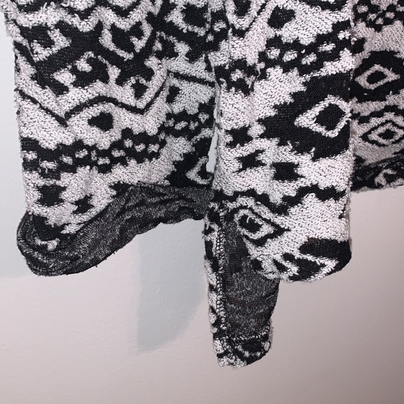 Context Long Sleeve Peek a Boo Sheer Aztec Print - Picture 2 of 6